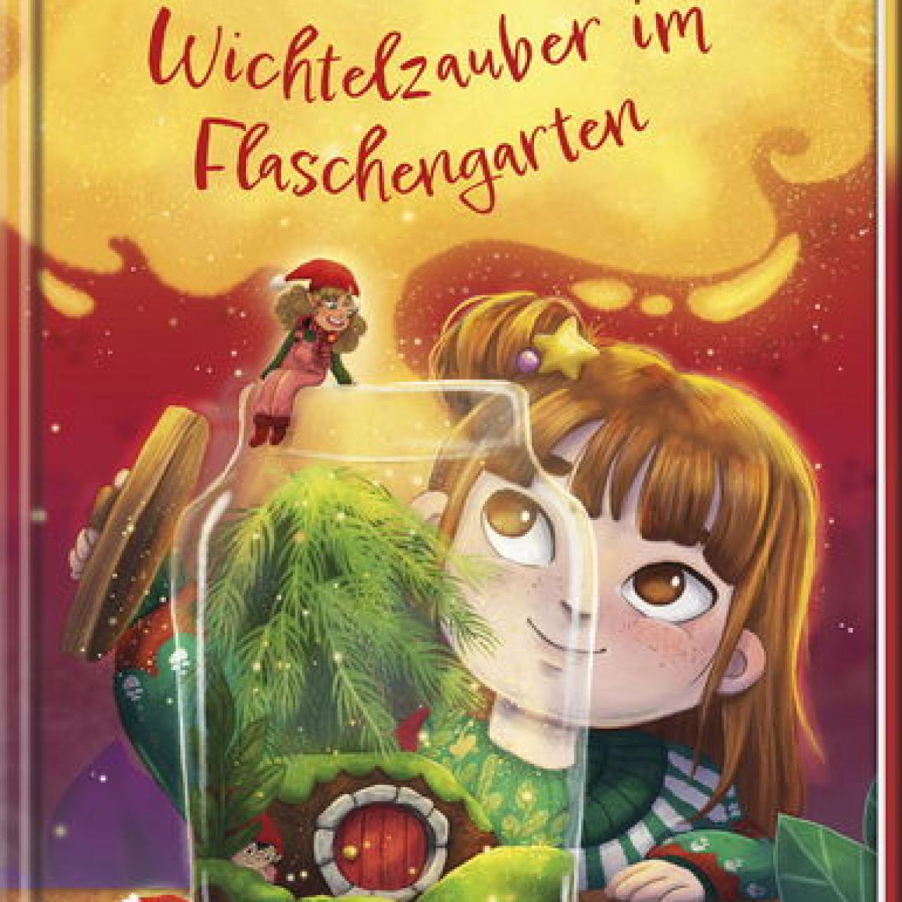 Ein Mädchen sieht sich einen Flaschengarten an